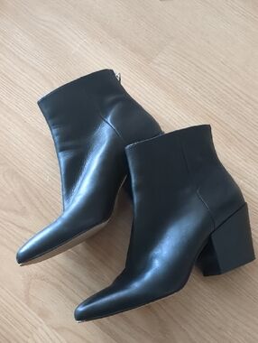 Dolce Vita Black Leather Ankle Booties